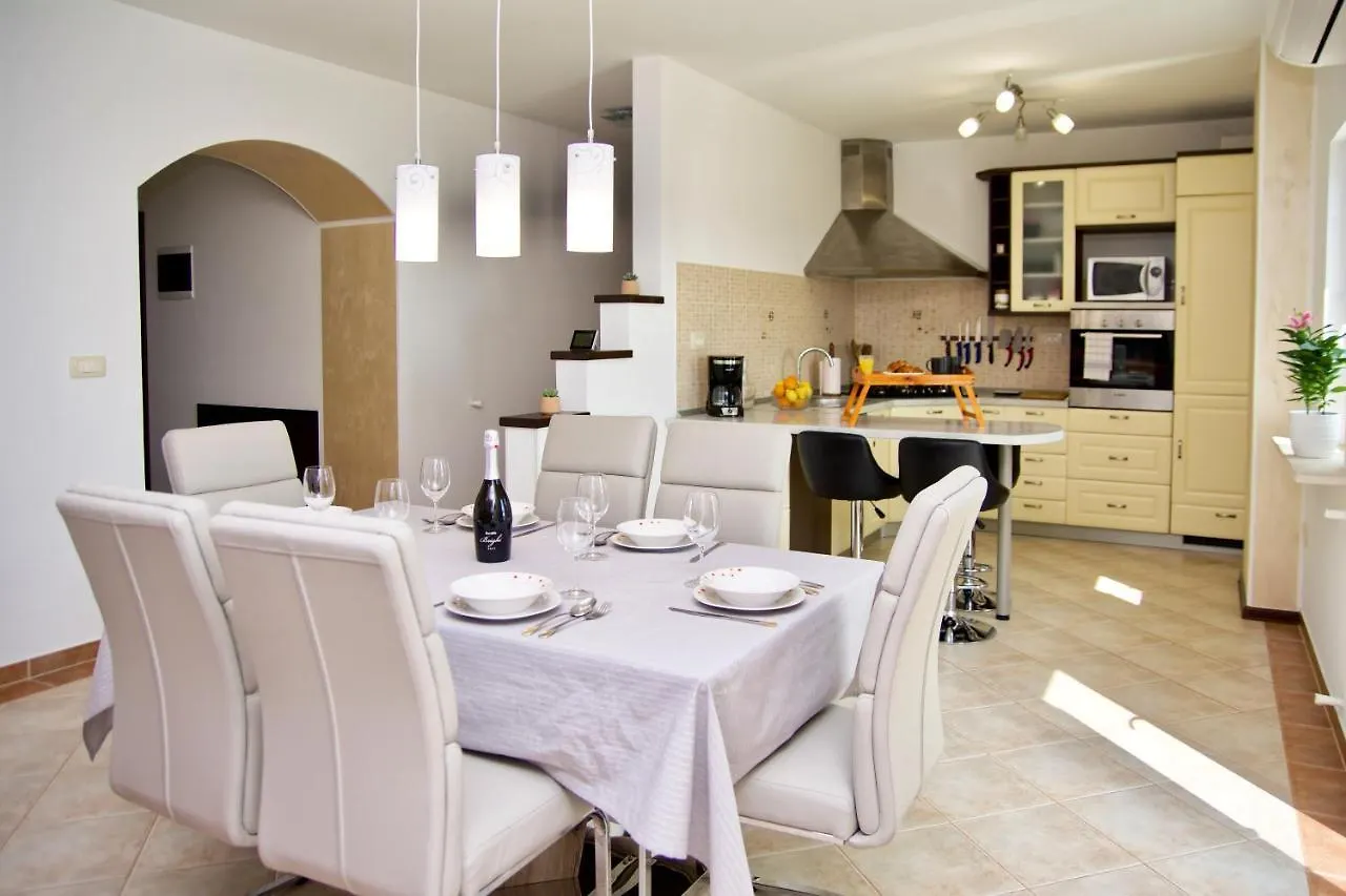 Holiday home Apartment Stancija Loj With Private Pool Buje